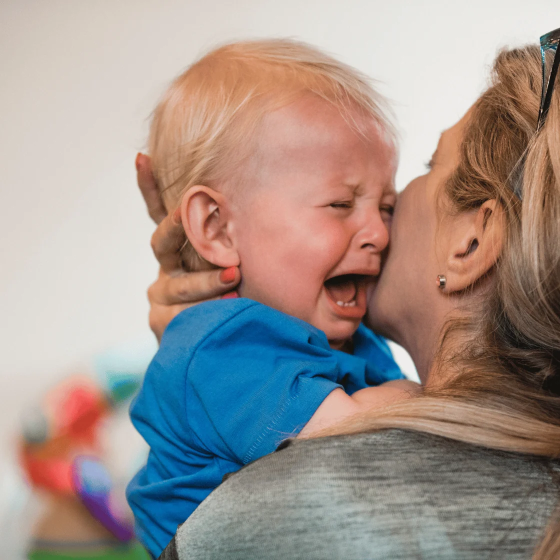 Dlaczego dziecko płacze przez sen?