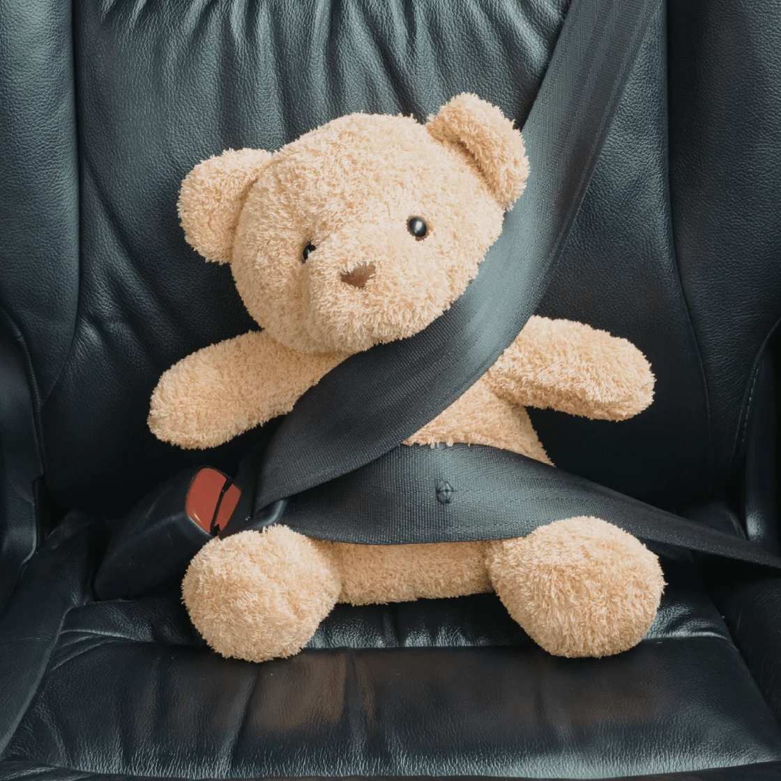 Do ilu lat dziecko powinno jeździć w foteliku? Przepisy kontra bezpieczeństwo